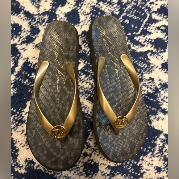 Michael Kors Black and Gold Flip Flops - Picture 1 of 2